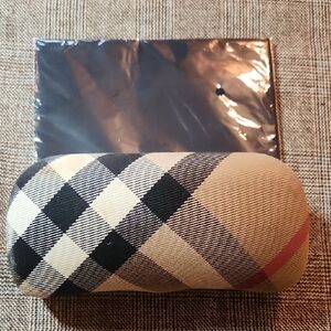 Plaid Patterned Eyeglass Case Comes With Eyecloth